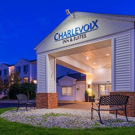 Charlevoix Inn & Suites Surestay Collection By Best Western 外观 照片