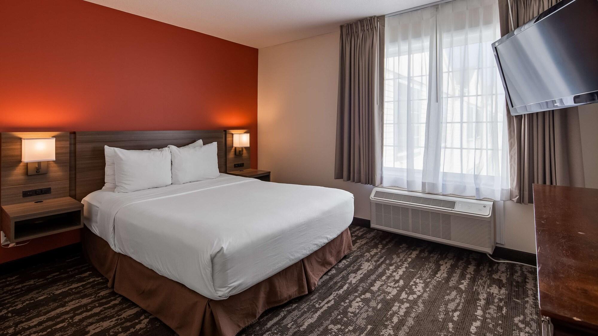Charlevoix Inn & Suites Surestay Collection By Best Western 外观 照片