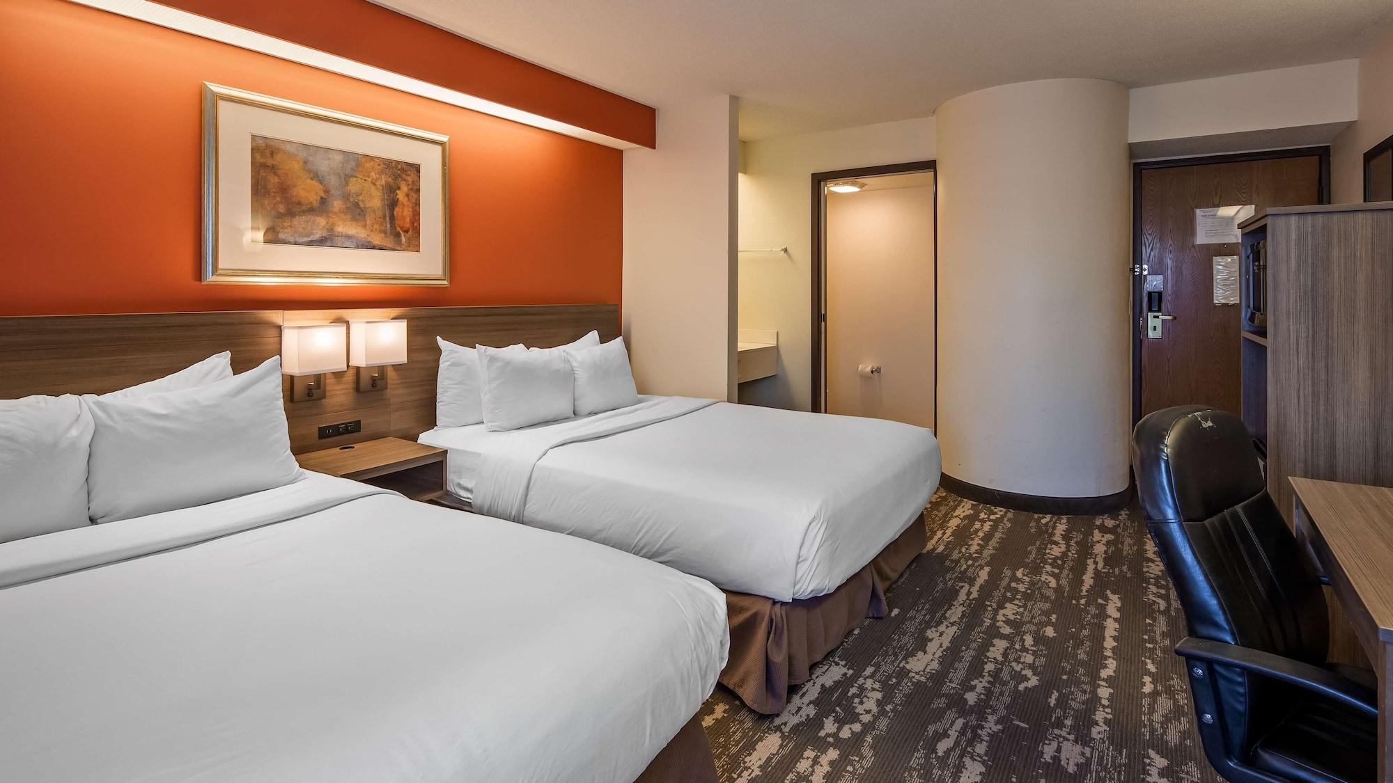 Charlevoix Inn & Suites Surestay Collection By Best Western 外观 照片