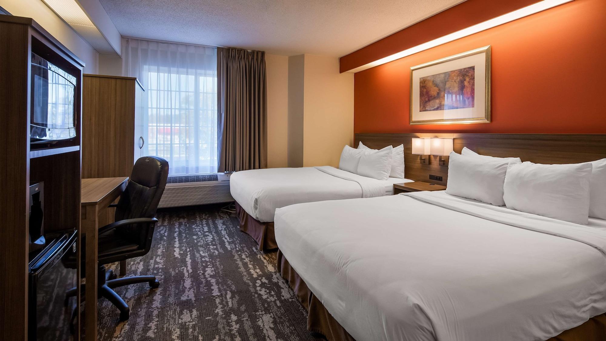 Charlevoix Inn & Suites Surestay Collection By Best Western 外观 照片