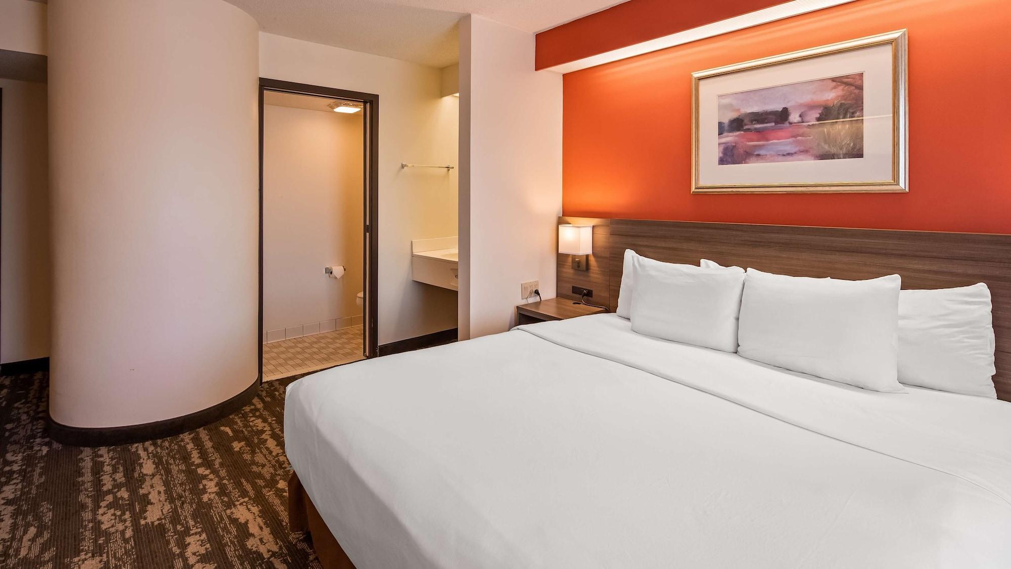 Charlevoix Inn & Suites Surestay Collection By Best Western 外观 照片