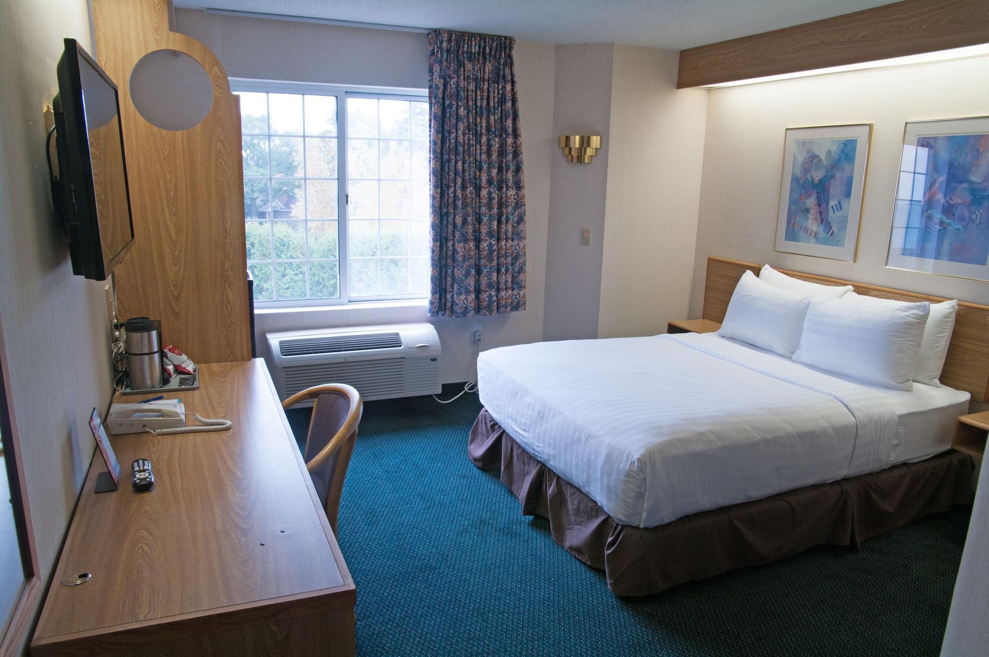 Charlevoix Inn & Suites Surestay Collection By Best Western 外观 照片