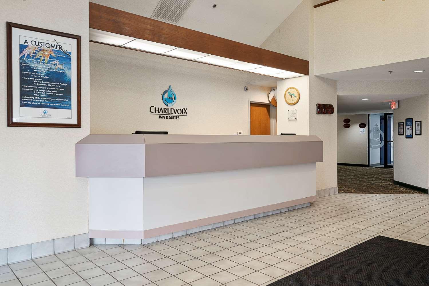 Charlevoix Inn & Suites Surestay Collection By Best Western 外观 照片
