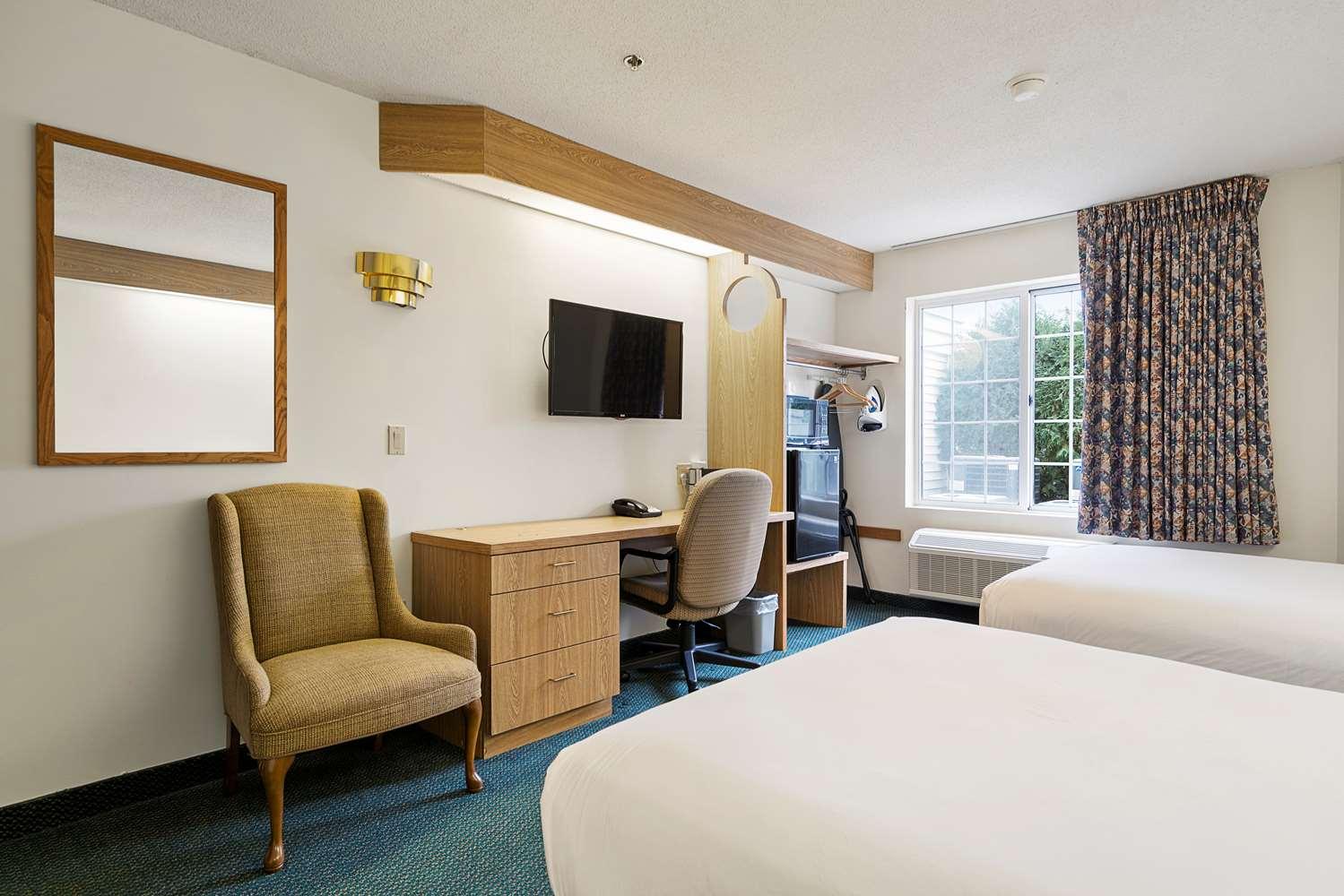 Charlevoix Inn & Suites Surestay Collection By Best Western 外观 照片