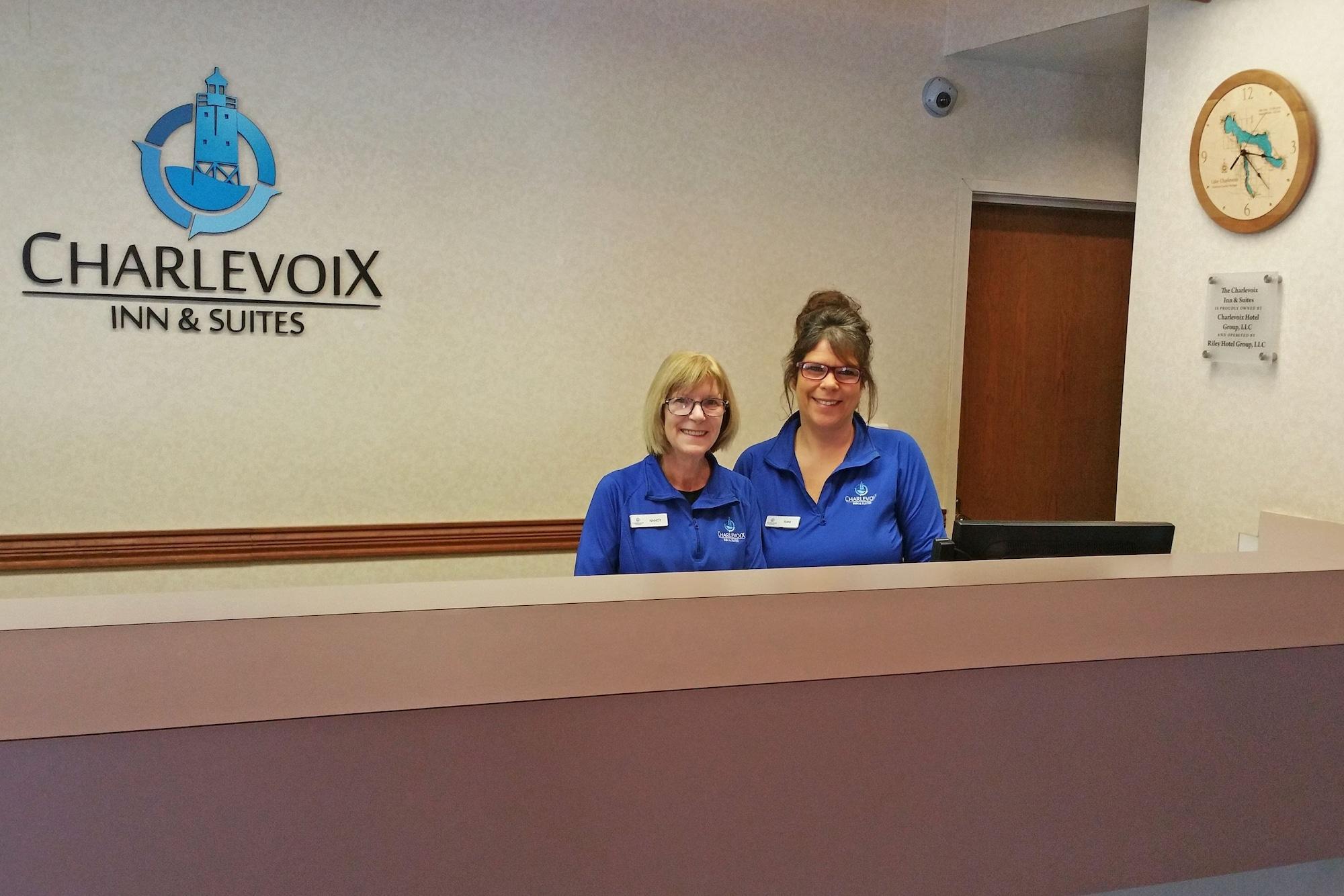 Charlevoix Inn & Suites Surestay Collection By Best Western 外观 照片