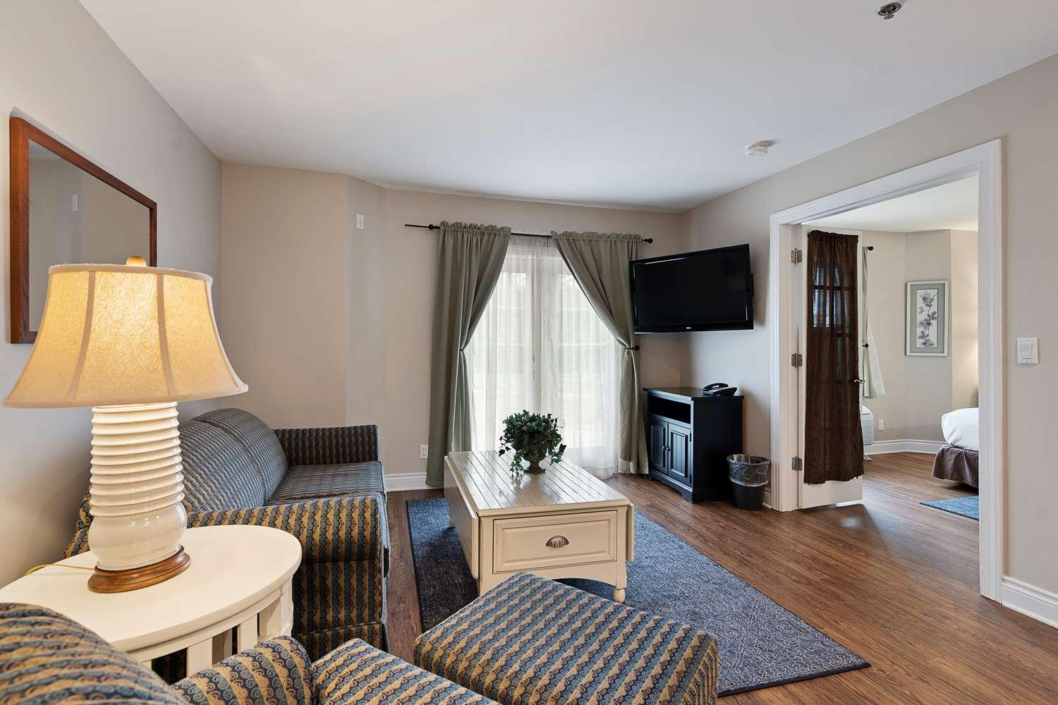 Charlevoix Inn & Suites Surestay Collection By Best Western 外观 照片