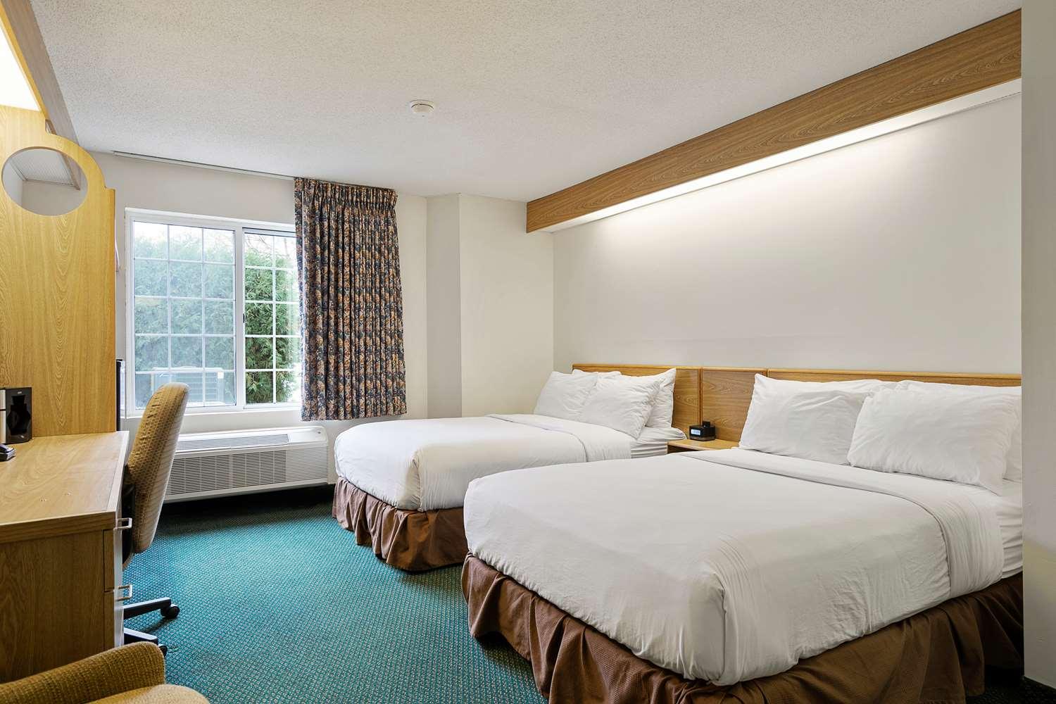 Charlevoix Inn & Suites Surestay Collection By Best Western 外观 照片