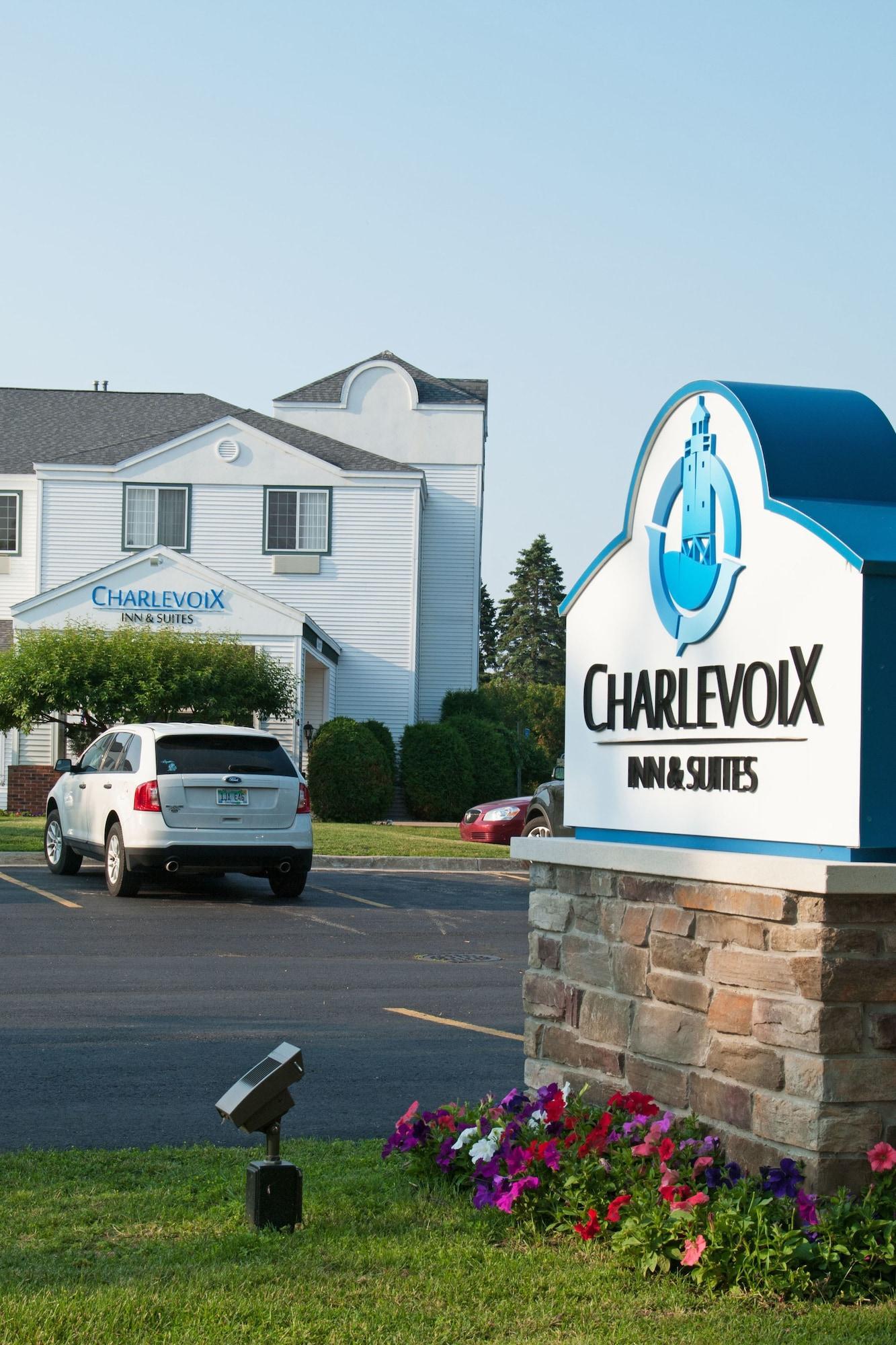 Charlevoix Inn & Suites Surestay Collection By Best Western 外观 照片