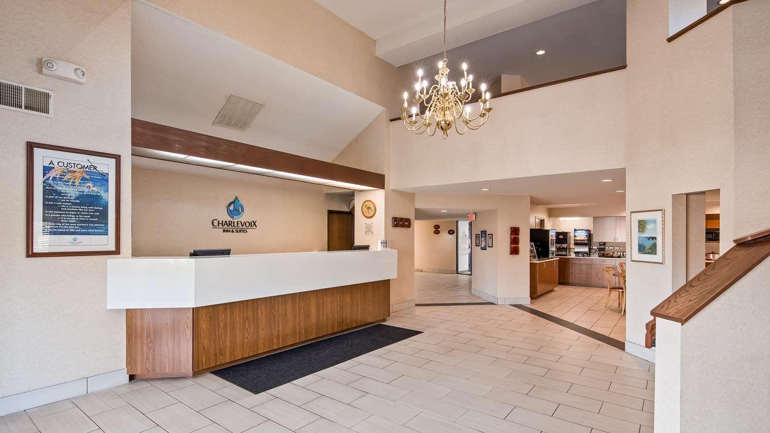 Charlevoix Inn & Suites Surestay Collection By Best Western 外观 照片