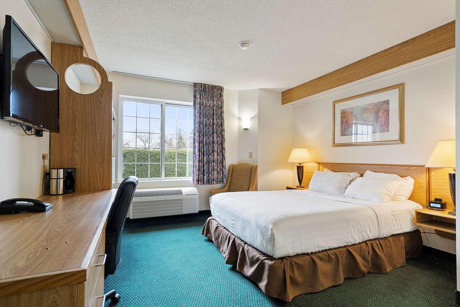 Charlevoix Inn & Suites Surestay Collection By Best Western 外观 照片