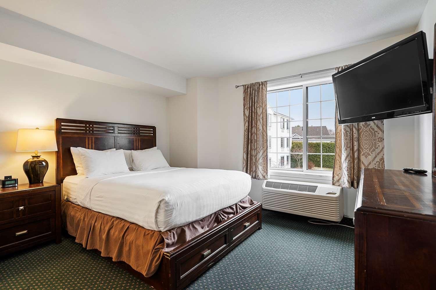 Charlevoix Inn & Suites Surestay Collection By Best Western 外观 照片