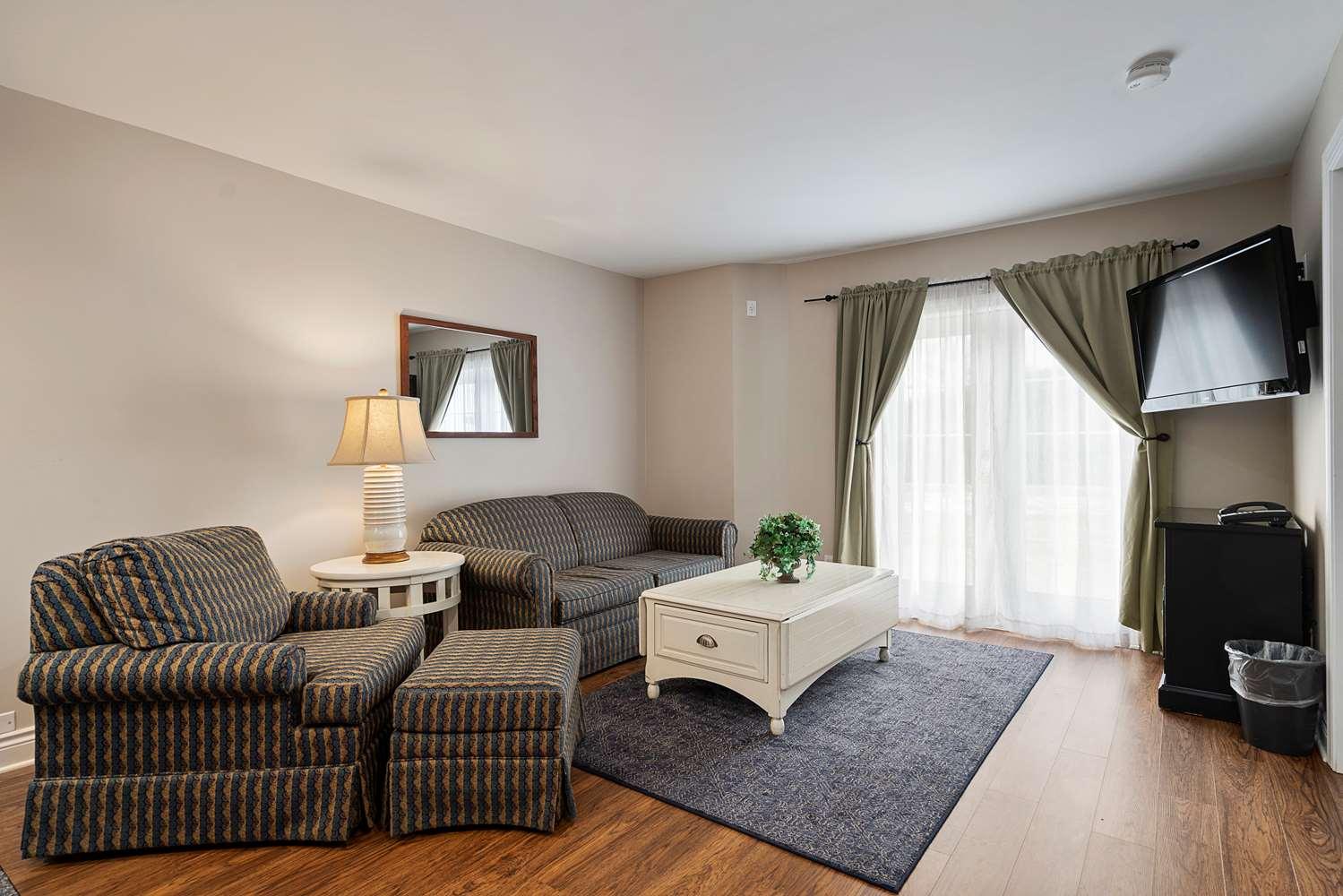 Charlevoix Inn & Suites Surestay Collection By Best Western 外观 照片