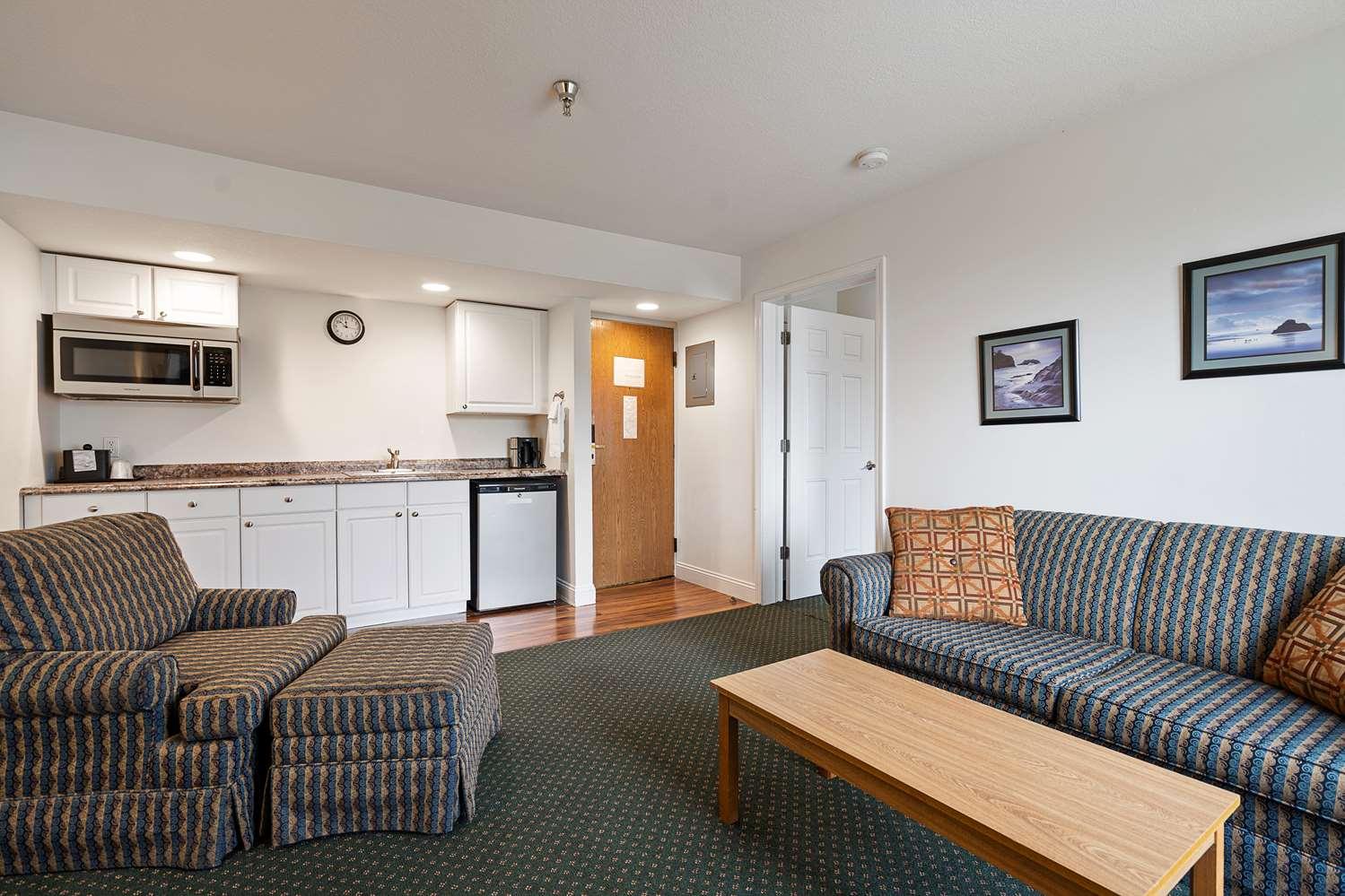 Charlevoix Inn & Suites Surestay Collection By Best Western 外观 照片